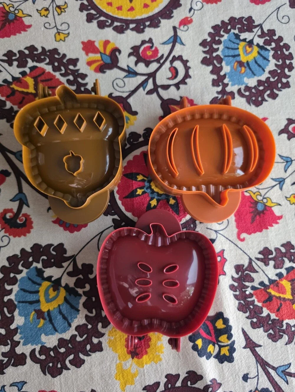 Williams Sonoma Autumn Mini Pie Mold Set